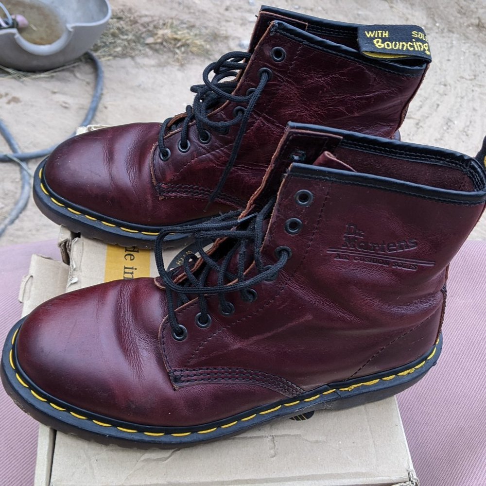 Vintage Dr Martens boots size US 9 burgundy